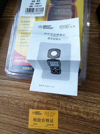 给公司买的，出厂检验日期没超过1年，不用送计量机构做检测。个头不大，便携式，给巡检员使用十分方便，随时测量亮度，量程范围广。