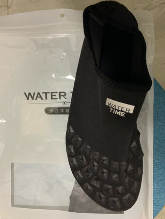 还不错，刚试了一下，还挺合脚的，也很软，比想象中的要好很多，好评，今天就送到了还
