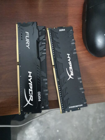 比普通的HyperX Fury高了一截RGB模块