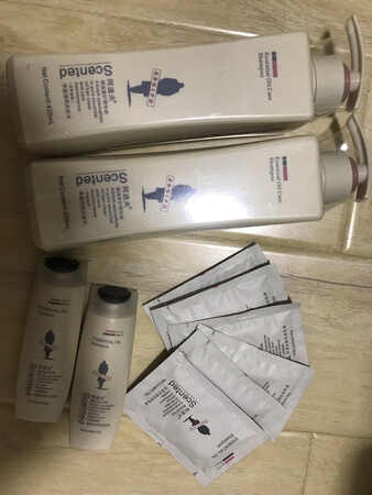 一直都用这个牌子的洗发水，趁双十一又屯了两支，还送有小样，便于出差携带，京东快递速度就是好
