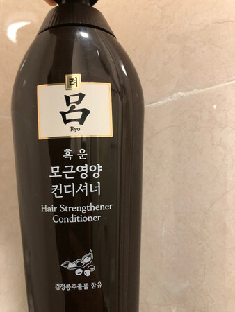 第一次买这个护发素，用完还可以，可能第一天尚未觉出什么特殊来，很柔顺，京东的活动还是很划算的，199-100，算下来一瓶只要30多，巨便宜，可以自己搭配洗发水护发素，根据自己的需求，而且便宜，主要是便宜