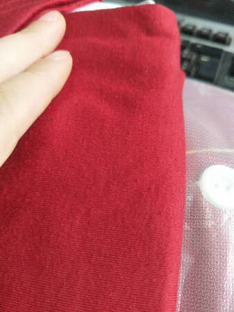 差评，衣服质量严重不符，还会起球，送人的衣服成这样！