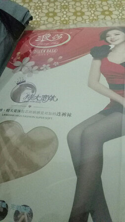 有一股说不清楚的味儿，感觉个实体店里的不一样。想买的慎重