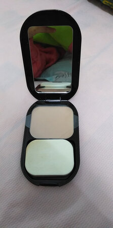 这款粉饼不错，物美价廉，是正品。