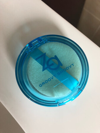 用了好几盒了，粉很细很服帖，最近气候干燥不如夏季使用效果好