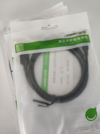 产品质量：这个宝贝还是挺好的。
产品性能：这个宝贝还是很稳定。
兼容性能：目前没发现有啥问题。
外形外观：宝贝外形还不错。
产品包装：包装还可以，塑料包装。
其他特色：数据线而已，实在说不出其他什么特色了。