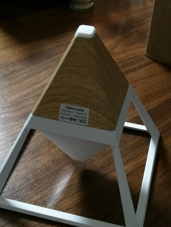 外型来说真的是一款精致的小夜灯，到手后各种喜欢，现在正在充电，期待用起来