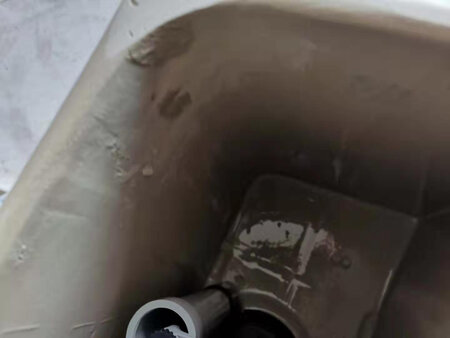 很少给差评，送货慢，双十一买，17号到，说从外地调货我也能接受，可是你货给我要好吧，表面都有裂纹和明显的抹白痕迹，立马申请退货，很失望，第一次用恒洁的东西就来退货，以后也不会用了吧，拖#