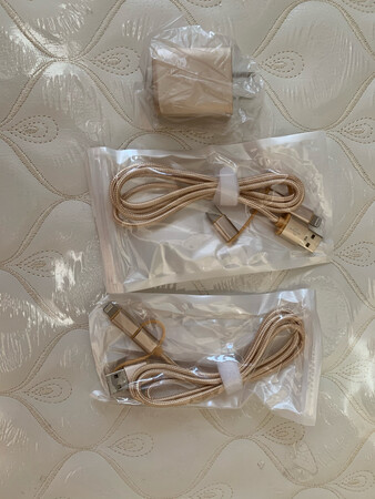 做工质感：金属感超强，
充电速度：超级快
便携性能：超级方便
安全性能：超级安全
其他特色：充电快，携带方便