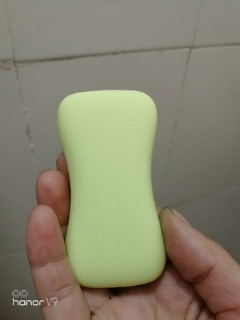 硫磺皂洗得挺干净的，一次买了两块，洗脸洗澡洗头发一个月用完了