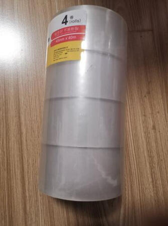 家里时不时地要用到透明胶带，用处多，用的快，之前每次都是走学校门口文具店买一卷。讲真5块钱一卷还挺贵的。趁着做活动，齐心大品牌口碑好，所以就下手了，很实惠的胶带。厚度也很良心。这款很好用，粘东西特别粘，无异味，高透明。一卷才2块钱不到，好评！