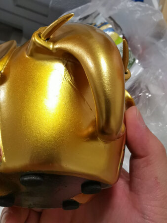 仔细看这是两个物品，我换了一次，收到的都是这种残次品。退货的时候竟然还少退了我十几块钱。无言以对！