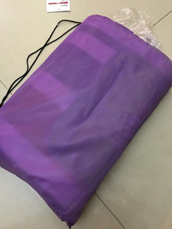 生活用品在京东上购买真的是方便快捷实惠！！这个野餐垫就是先买来囤货的，想出去玩的时候肯定能用到，一下子买了两个，真心不错，厚度也合适的！没有什么味道，真的很好很好很好啊！我就是愿意在京东有活动的时候各种囤货！价格合适还好！