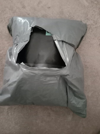 衣服还可以，不该包装袋子撕破了