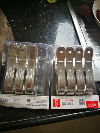 夹子质量好，不锈钢材料非常牢固，也不怕风吹雨淋太阳??嗮，可以用好久了。