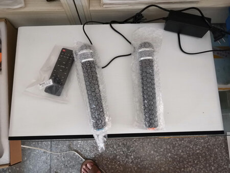 音响外表简洁，声音洪亮，音质还可以吧，反正就那么多钱，给个五星