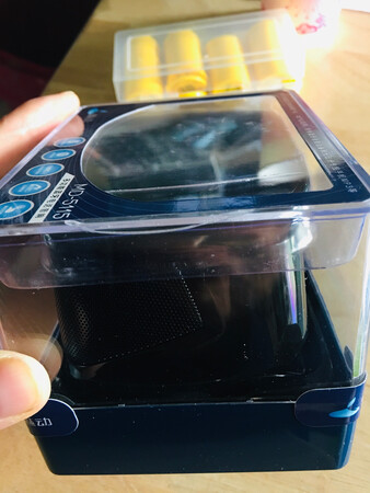 先不说质量好不好，快递刚打开盒子就裂了，你们快递就那么不负责任吗