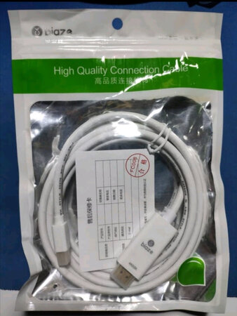 一根数据线解决了显示器小的问题，京东快递就是快，双11中午下单，当天下午就送了。棒棒哒！