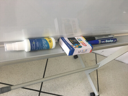 非常轻便好用，自己一个小时安装搞定，赠品足够用两个学期，我们这的老师都说不错！推荐学校教学机构使用！
