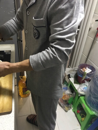 衣服质量不错，纯棉的，颜色很好看，适合家里人穿l收到速度快，支持京东！