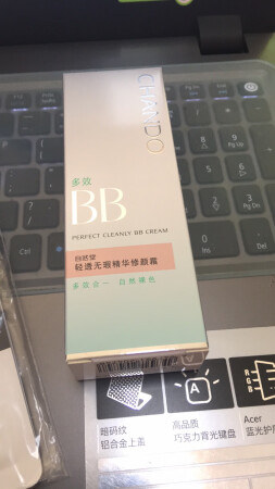 这款修颜霜BB很好用。第二次购买了效果很好