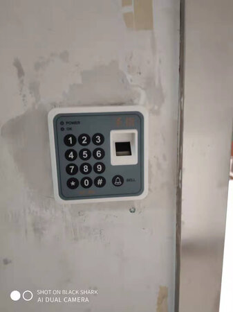 门禁机安装简单，接线也简单，不明白的打电话给售后，售后态度也不错，很满意的一次采购。