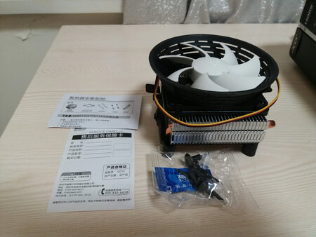 老品牌质量的保证，做工小巧静良，噪音低。拿着有份量挺沉，家中几台电脑都是用的这个牌子。