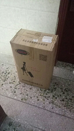 包装完好无损，里面的内饰也挺好看的，物流速度也很快
