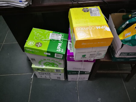 纸张品质：价格比双a便宜些，综合比较这款算是中上，性价比比较高。
纸张厚度：厚度适中，质量比其他牌子的好很多，多厚一点，但是跟双a比厚度多薄一些。
过机效果：比较流畅，就是纸质有些粗糙没有双a顺滑。