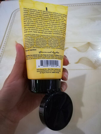 宝贝收到用了好几天了，淡淡的香味，像乳霜的质地挺滋润的，也不油腻，很好吸收，美国原装进口产品使用起来安全，放心。坚持使用，期待更好的效果