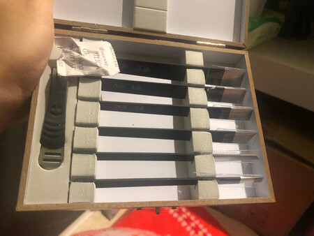 这套修脚设备是给家里老人买的，老人用起来感觉非常方便，每次泡完脚，就拿出这套设备，修一修脚，别说虽然价格不贵，但是用起来一点都不含糊，修脚，剪死皮什么的又快又好，还不会划伤手，非常好，老人也喜欢，准备回头再买几个送亲戚。
