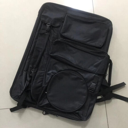 画包质量整体感觉不错，商家服务态度也很好，实物和图片上一样，大拉链结实耐用，物美价廉，有需要还会到这家店铺购买，好评，推荐