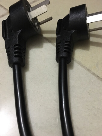 质量很好！线材很粗！唯一不好的问题就是线材的胶气味有点浓！放在房间里散出胶味！