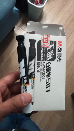 双十一优惠活动价格很便宜，书写流畅，颜色浓亮。送货快速！
