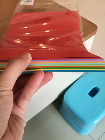 哎呀，我买的120克的买太厚了，接着花的话会有一点费力，还是应该买80克的，用来做手工那些会比较合适，80克应该就相当于平时那种复印纸吧，我买太厚了