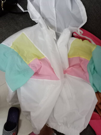 衣服不错，颜色很靓，个人蛮喜欢的，夏天防晒还是可以用的。
