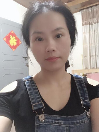 微微的小露性感，贴身但不紧绷，很显身材，百搭款，挺??意，