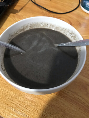 头次买这款，包装完好，打开盖闻着挺香，泡后没有甜味，既营养又适合减肥