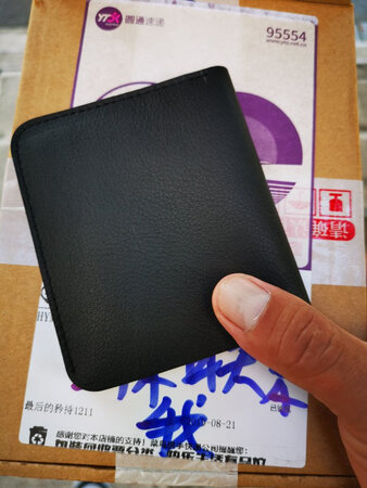 外观颜值：漂亮
材质手感：软
容量空间：还可以
做工细节：很好
适用场合：适用各种场合