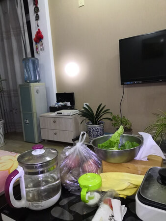 发货很快，外观设计漂亮，光照强度很好，产品重量較轻，不过外包装没有中文，比较奇怪，好评
