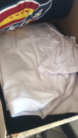 买秋装送的，质量超好，值得