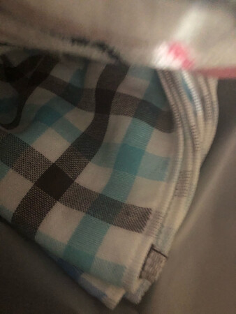这个面料的毛巾洗脸有独特的舒服的感觉，关键它不容易越用越硬，比较适合孩子使用。颜色也比较舒服。