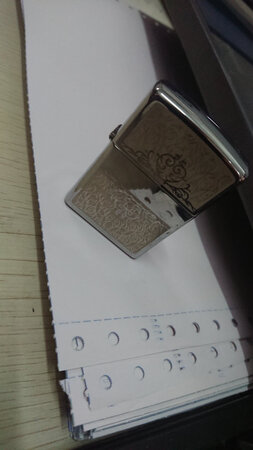 第一次买煤油打火机，选择了ZIPPO，选了好久，买了这款，很好用，充了油以后，一打就着。
