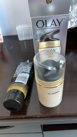 惊掉下巴了 收到的商品是这个样子  还假装自己是正品。不承认自己的商品有质量问题。   立即发起的退货申请 对京东一下好感全无