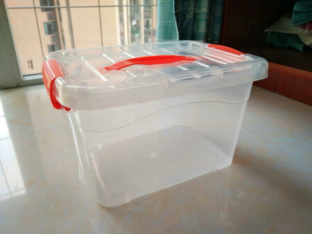 箱子用来装工具 卖家发货速度快但是快递很是差劲? 未联系就放入代收点 跟讨厌的是代收点未找到也联系不到快递员 留的电话竟然不是他的 卖家也不积极解决 最后感谢京东客服人员帮助解决问题