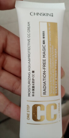 遮瑕效果不错！擦到脸上也很自然！非常喜欢！等用完还会再来买的！推荐大家购买哦！