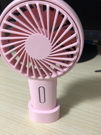 质量不错，风扇头可以小范围活动，比较轻便，大小合适，装在包里小巧，用起来方便。