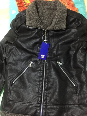 衣服穿着暖和，换货处理及时，衣服袖口走线有些小瑕疵，总体好评