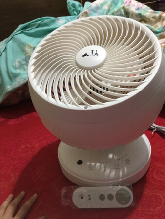 外观设计：外观小巧，非常漂亮，很喜欢