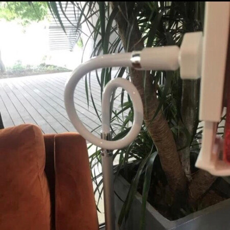 刚打开不知道怎么操作，弄好之后发现很好，头上夹地很结实，夹在床头上正好，买的稍微长点的那种，线长短也够，夹手机那头也很结实，用来晚上刷剧不用用手拿着手机了，妈妈再也不用担心我被手机砸到脸了…睡了也不担心手机会掉下来，好用好用！确实是物美价廉，值得推荐～